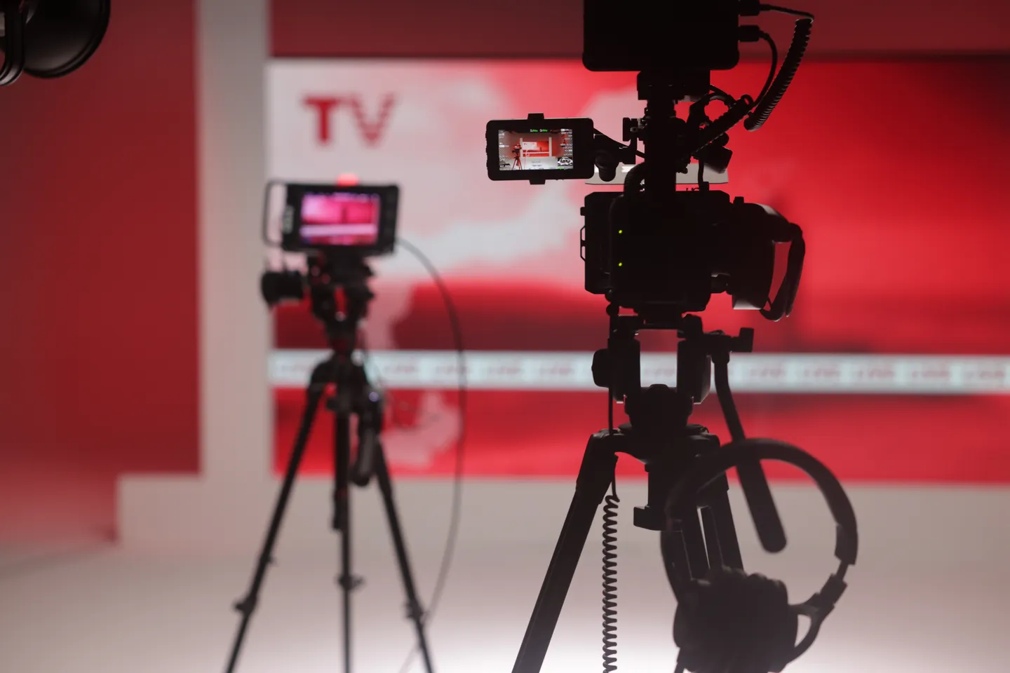 Kameraer på stativer klar til livestream i studiet